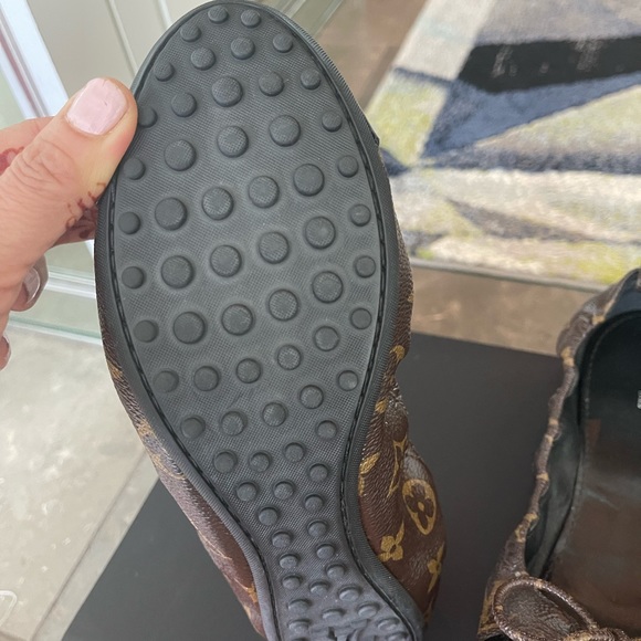 Louis Vuitton shoes. It is beautiful little too tight on me. - Picture 6 of 6